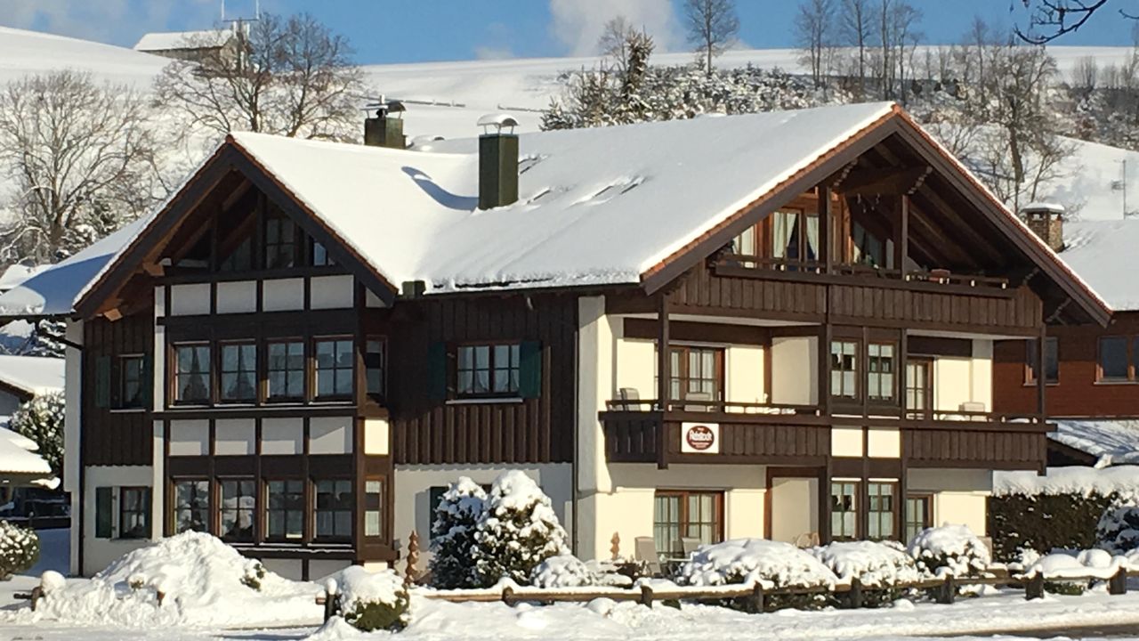 Hausansicht S/W Hausansicht S/W